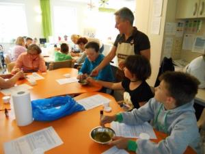 Mladi razveseljujemo starejše 11